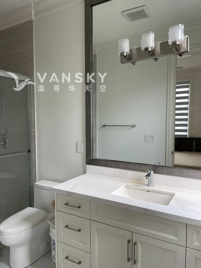 四年新平层近SFU和Burnaby North带卫生间大单房